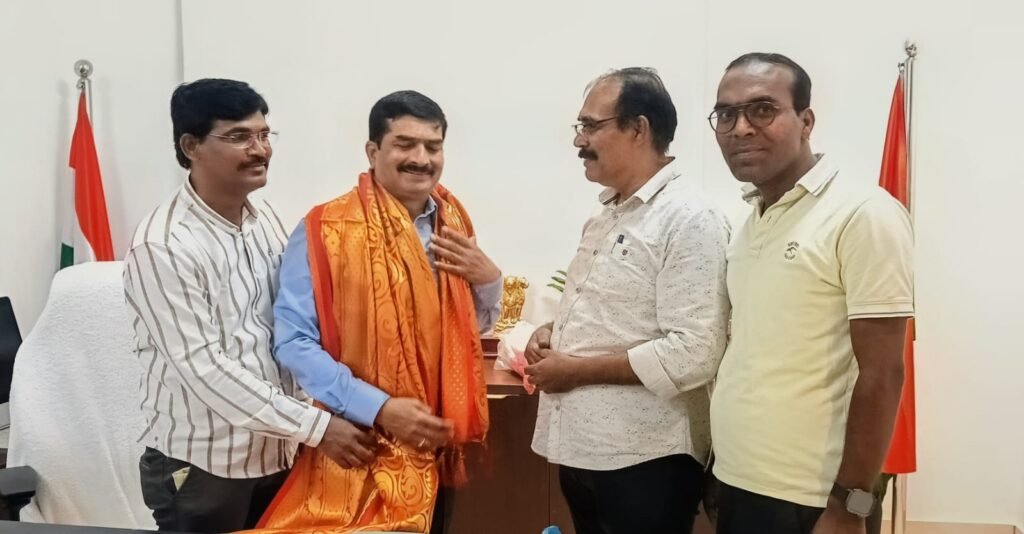 సమాచార శాఖను బలోపేతం చేయాలి