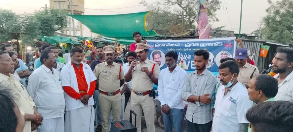 వాహనదారులు భద్రతా నియమాలు పాటించాలి