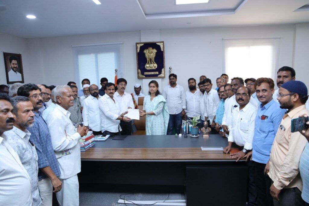 ఉద్యోగుల పెండింగ్ సమస్యల సాధనకై పోరుబాట