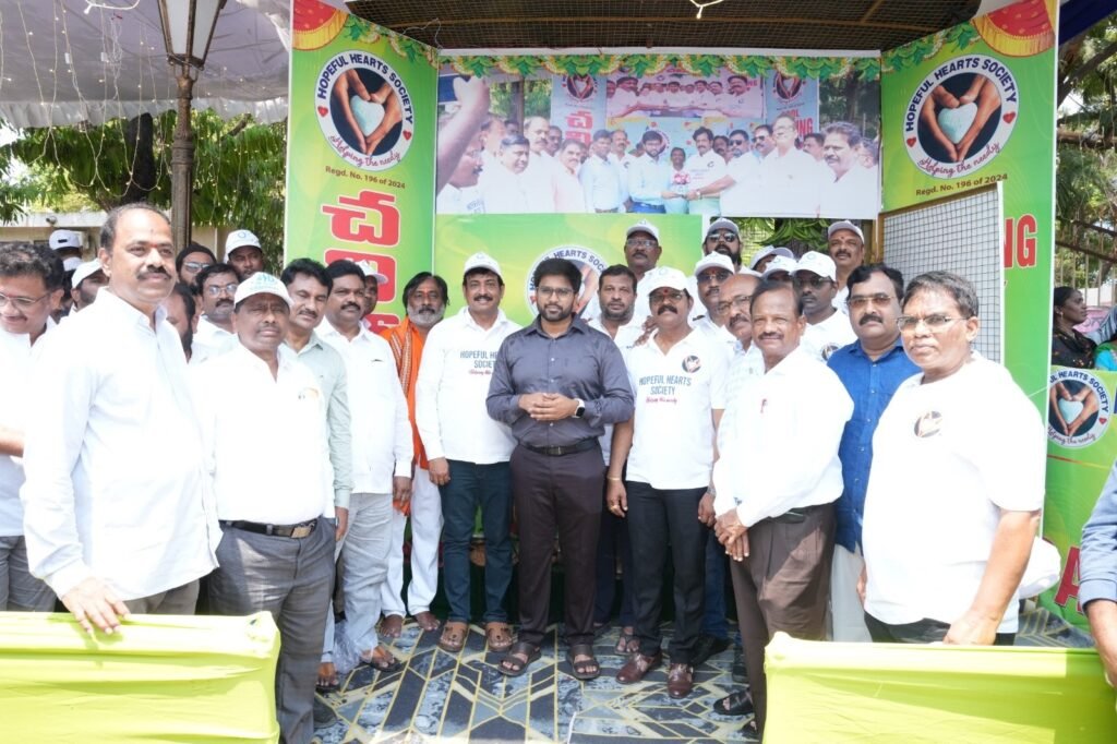 సమాజ సేవలో విద్యుత్ ఉద్యోగులు