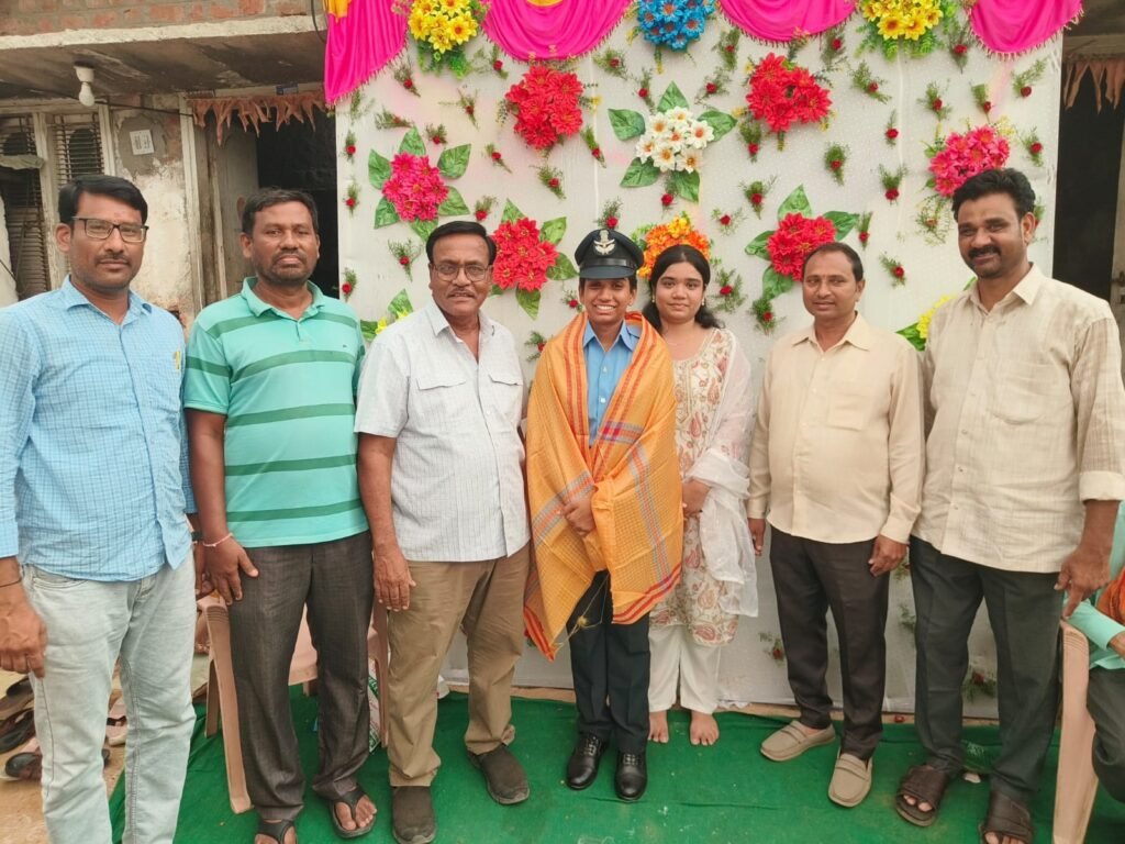 దేశసేవకు యువత ముందు రావాలి