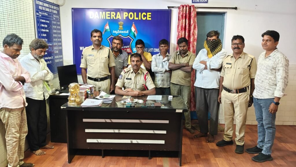 పేకాట స్థావరంపై పోలీసుల దాడి
