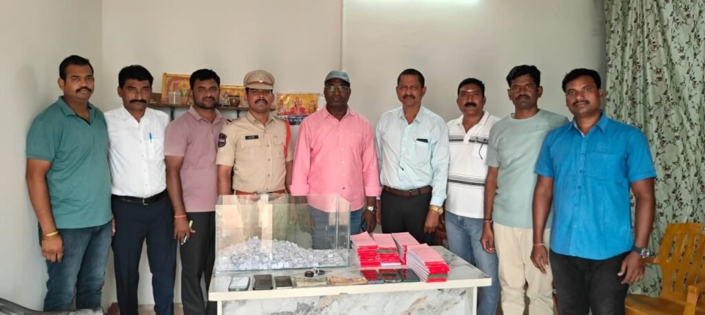 లక్కీ డ్రా పేరిట దోపిడీ