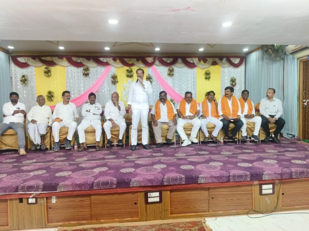 చేనేత కార్మికుల ధర్నా ఫలితమిచ్చింది