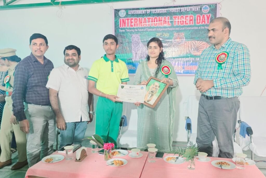 జిల్లా స్థాయిలో డిస్నీల్యాండ్ విద్యార్థుల ప్రతిభ