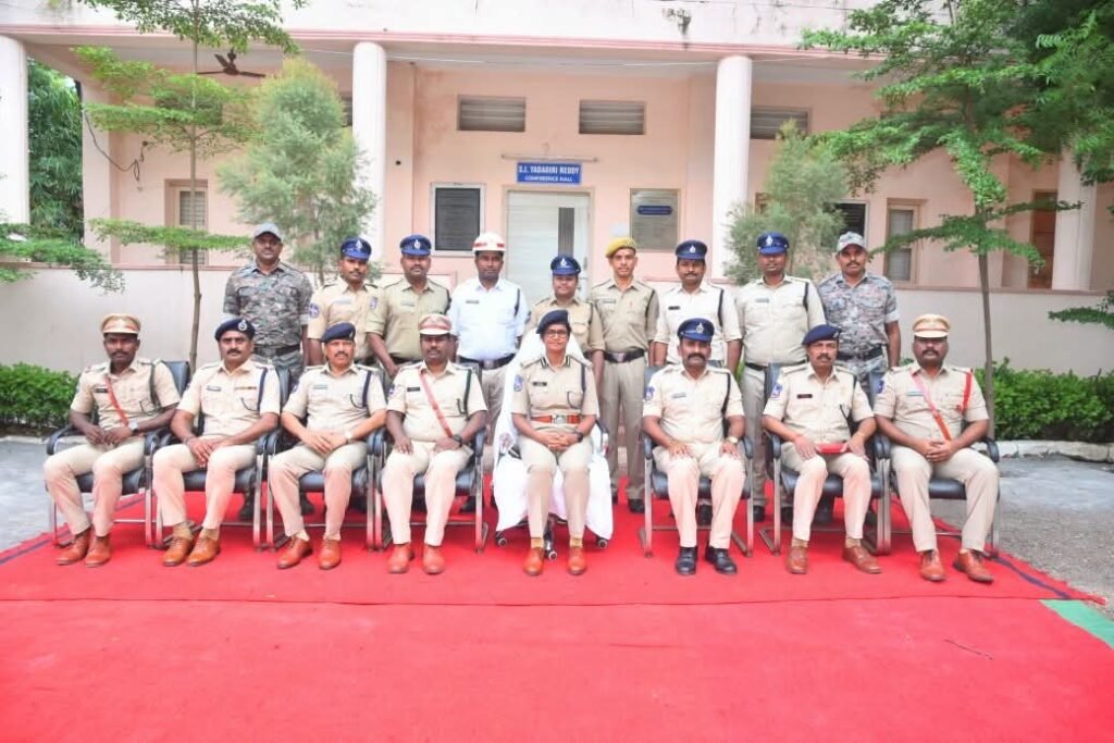 పోలీస్ కమిషనర్‌ను కలిసిన నూతన పోలీస్ అధికారుల సంఘం కార్యవర్గ సభ్యులు