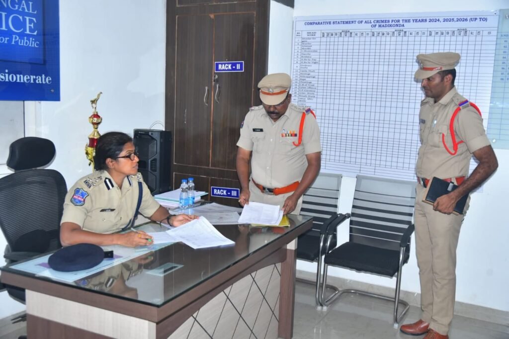 మడికొండ పోలీస్ స్టేషన్‌ను సందర్శించిన సీపీ