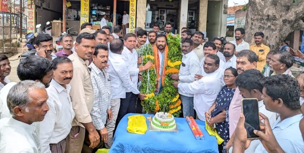 ఘనంగా మేడిశెట్టి రాములు జన్మదిన వేడుకలు