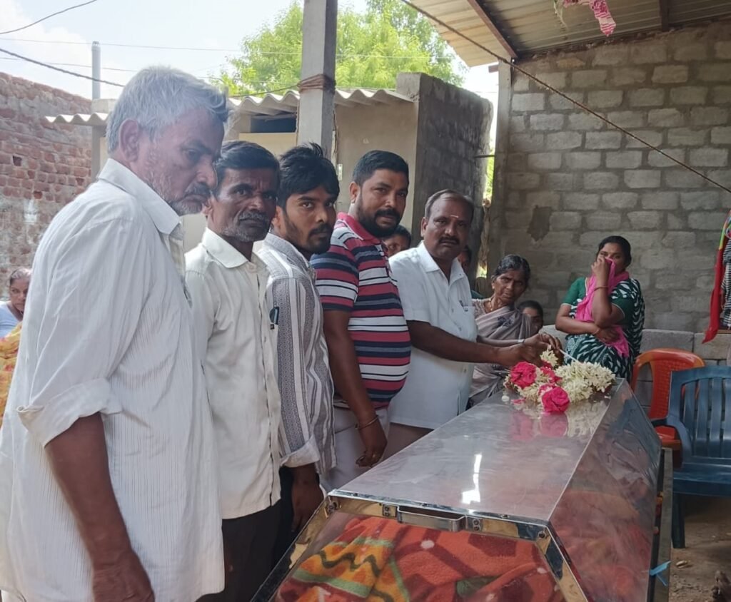 మల్లక్క మృతదేహానికి బీఆర్ఎస్ నేత గజ్జి శంకర్ నివాళి